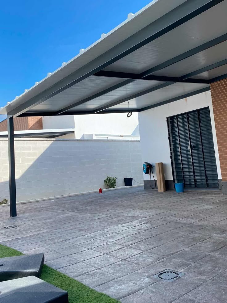 مظلات ساندوتش بانل الرياض: الحل الأمثل للحماية والتصميم العصري 0558448401