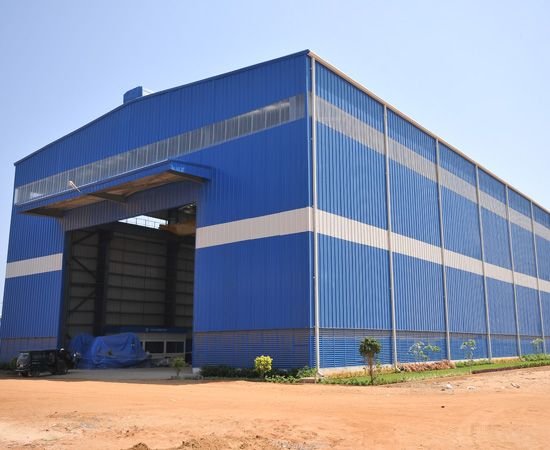 بناء هناجر ومستودعات الرياض: حلول إنشائية متكاملة للمشاريع الحديثة